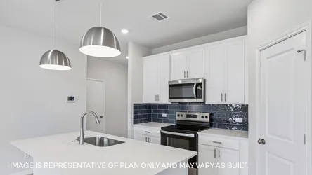 builders/67b9f3b3-3891-4ae1-b7d6-60ce7840e673/communities/96f849f3-42ca-4293-a29a-f7b162dc4b7c/homes/34bfdac9-b0f8-4369-97c6-6fc42c8e478f/642a8b87-5ce8-4201-9d57-918a9efe80ed-12_125_Southridge_Trail_X40E_Elgin_H_Kitchen.jpg